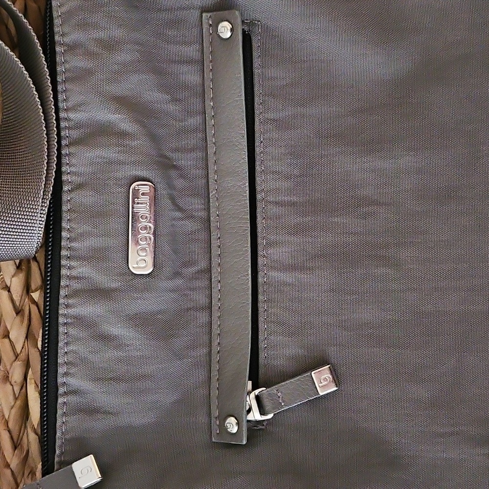 🎉HP🎉 Baggallini Charcoal Crossbody Bag - Picture 2 of 7